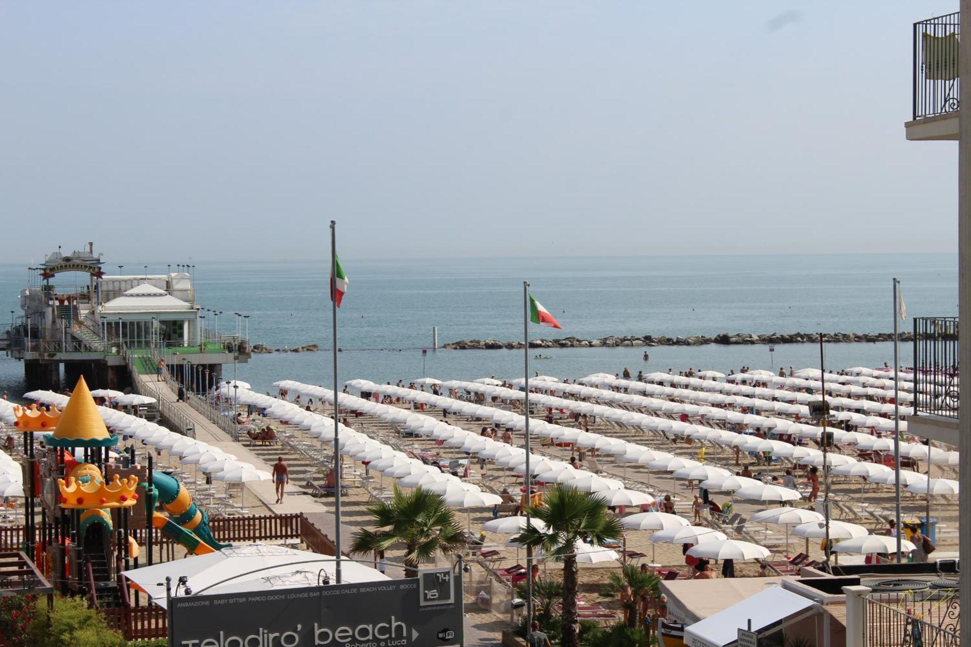 Hotel Splendid Gabicce Mare Esterno foto